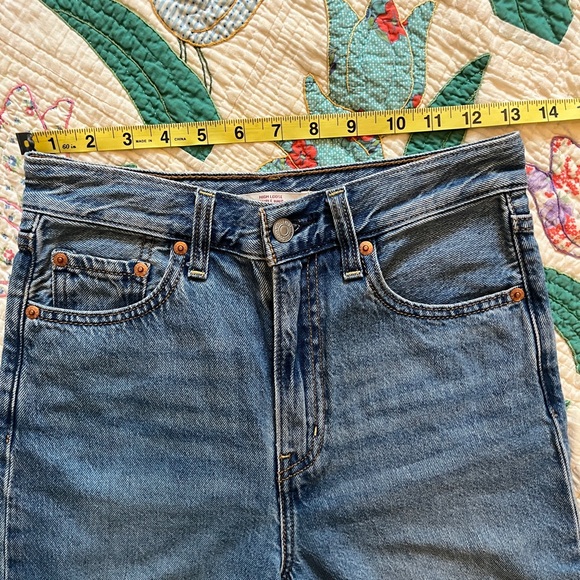 Levi’s Jean shorts - Picture 7 of 8